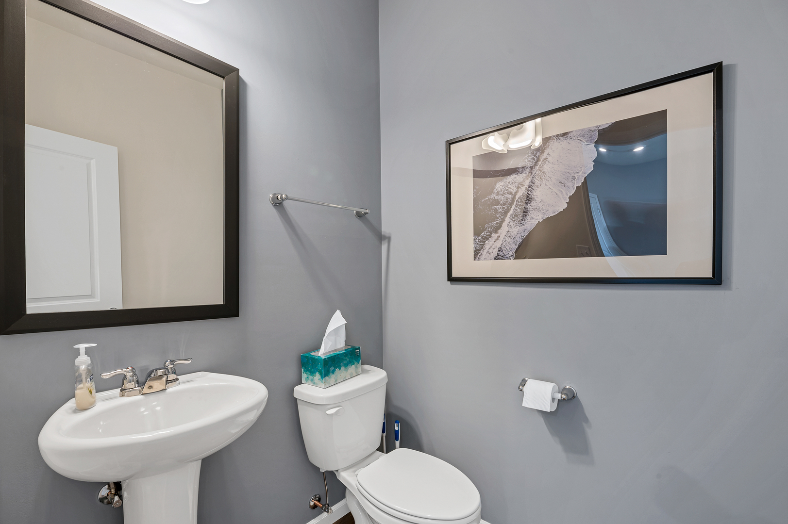 621 North Sullivan Street Addison, IL 60101 - Photo 6 of 22 a bathroom with a toilet a sink and mirror