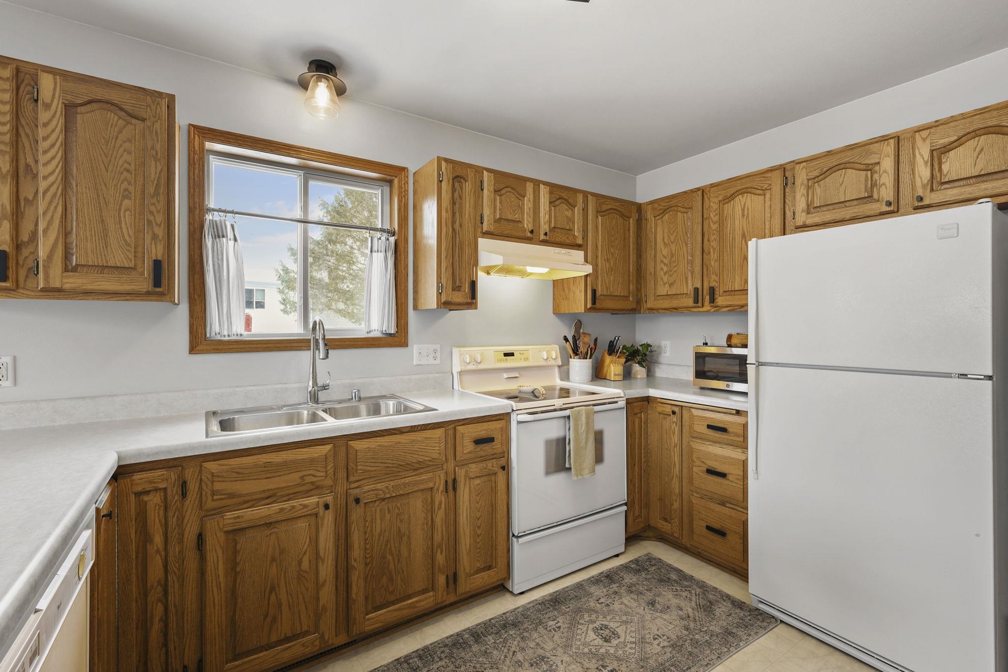 5121 Ridge Oak Drive Madison, WI 53704 - Photo 11 of 40