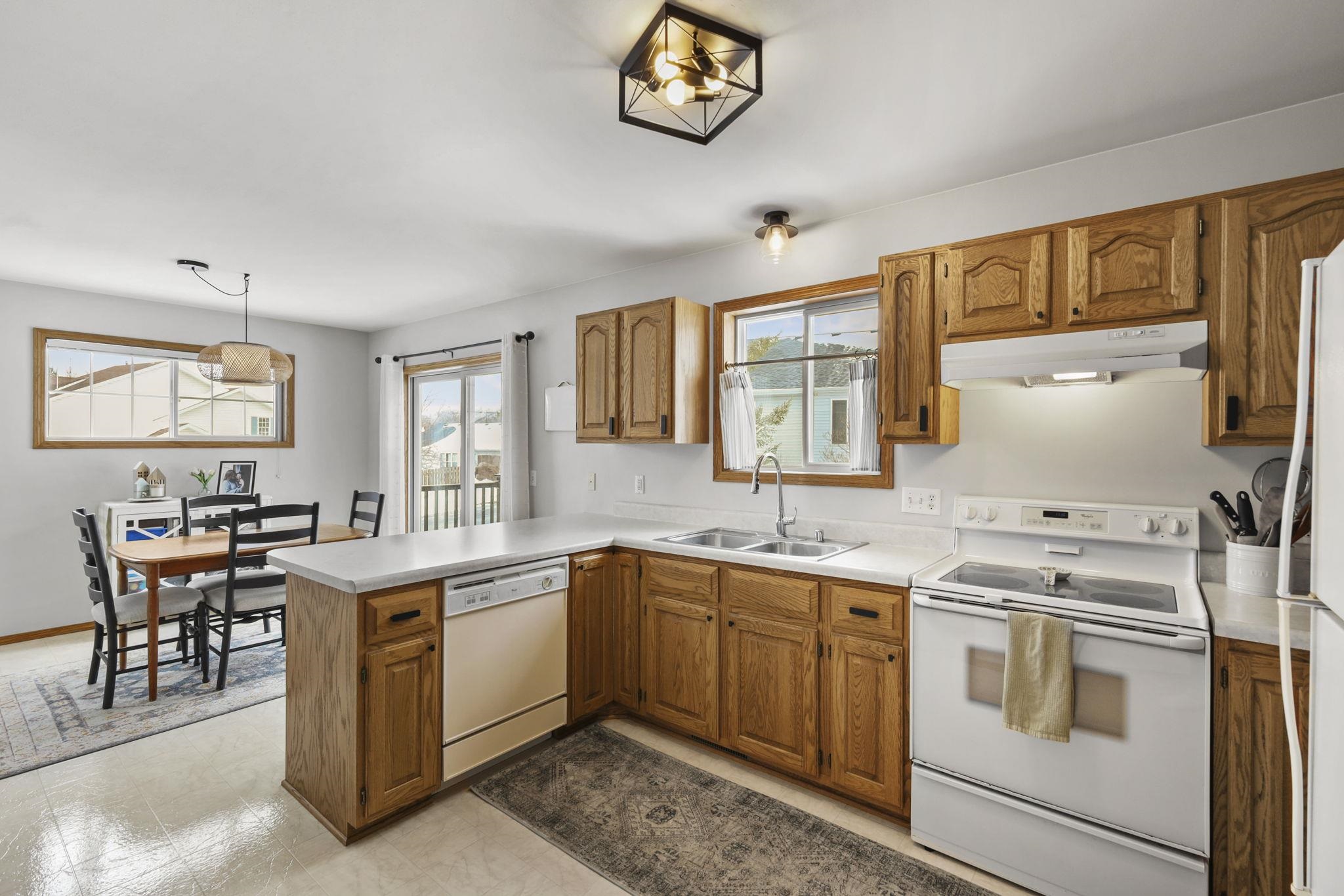 5121 Ridge Oak Drive Madison, WI 53704 - Photo 12 of 40