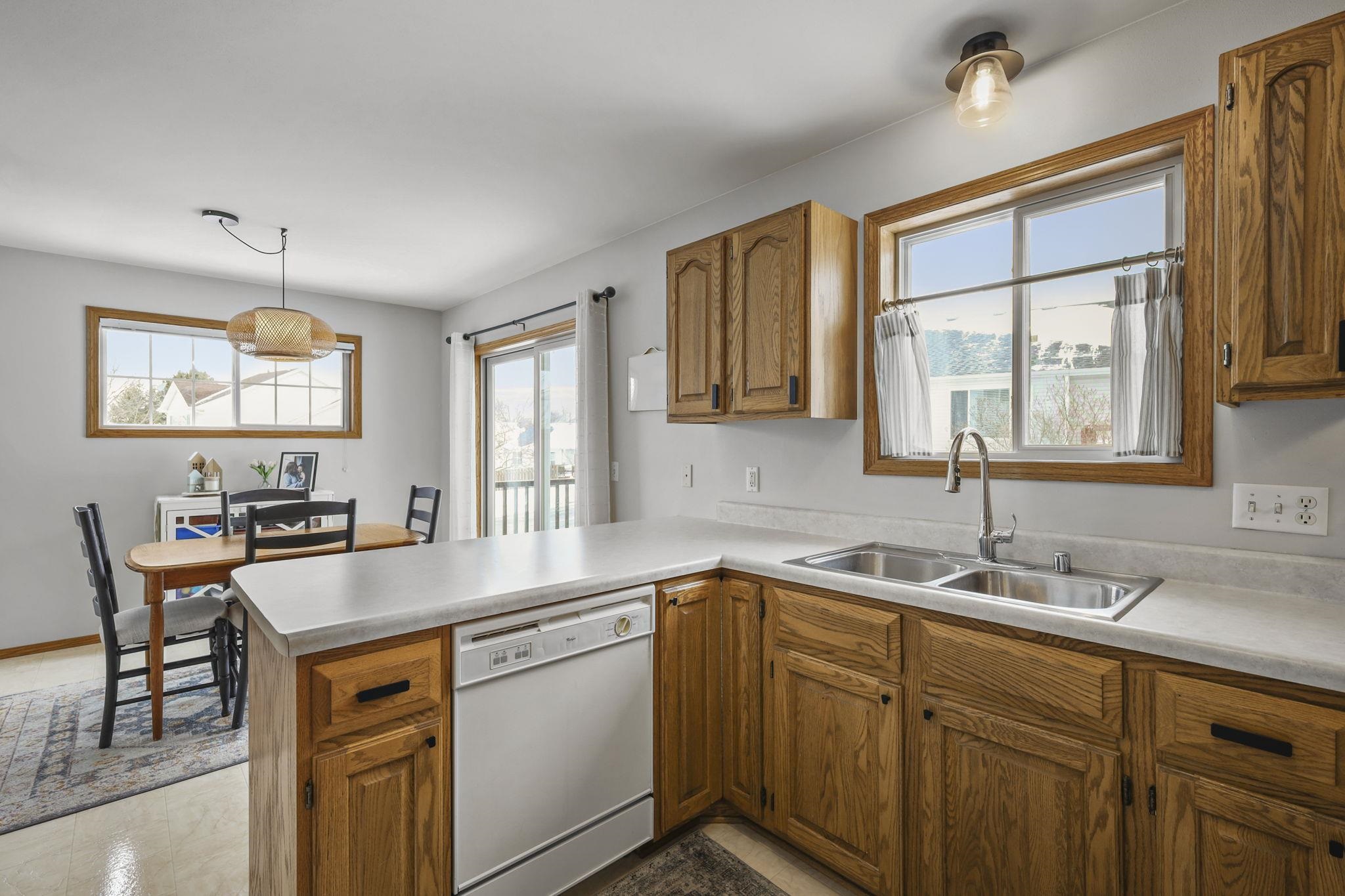 5121 Ridge Oak Drive Madison, WI 53704 - Photo 13 of 40