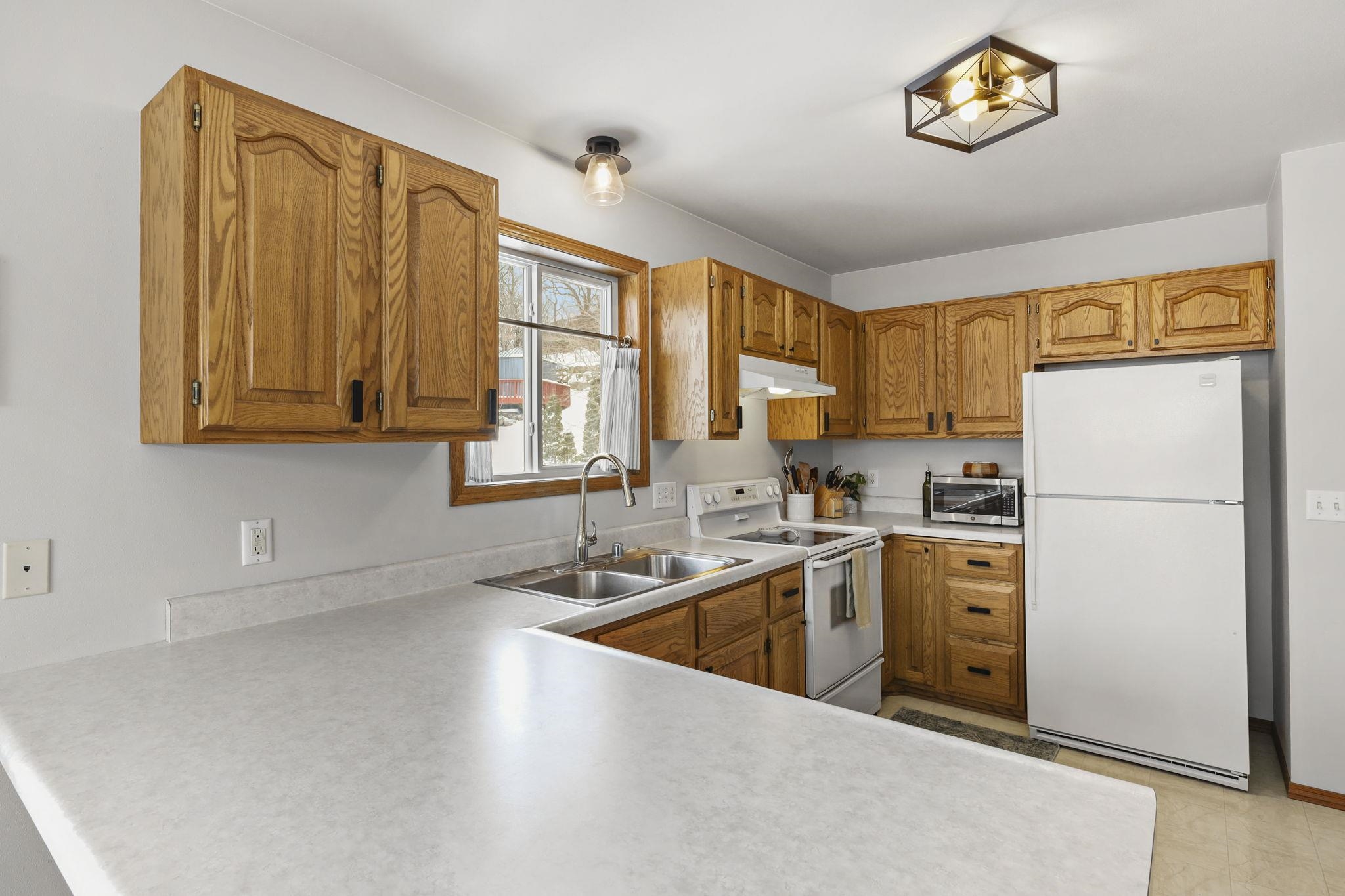 5121 Ridge Oak Drive Madison, WI 53704 - Photo 15 of 40