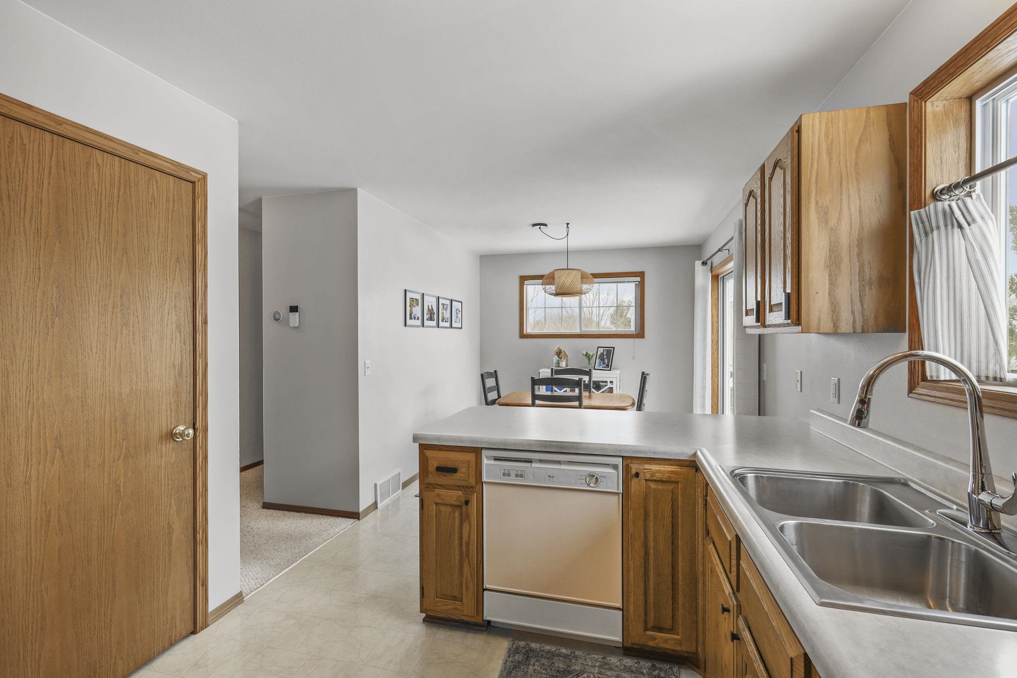 5121 Ridge Oak Drive Madison, WI 53704 - Photo 17 of 40