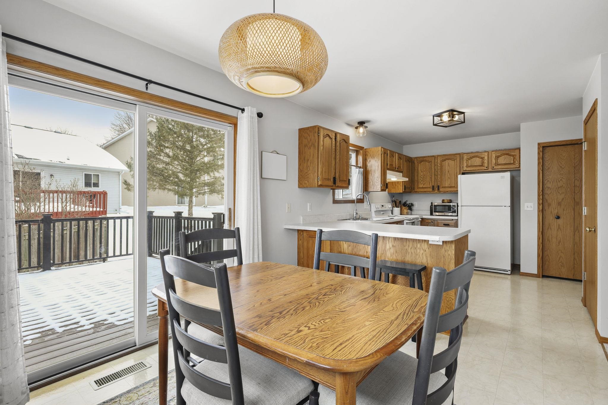 5121 Ridge Oak Drive Madison, WI 53704 - Photo 3 of 40