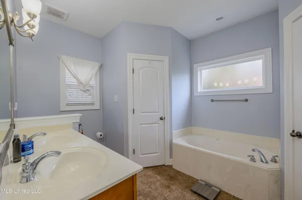 $359,500 | 2920 Keeley Cove, Southaven, MS 38671