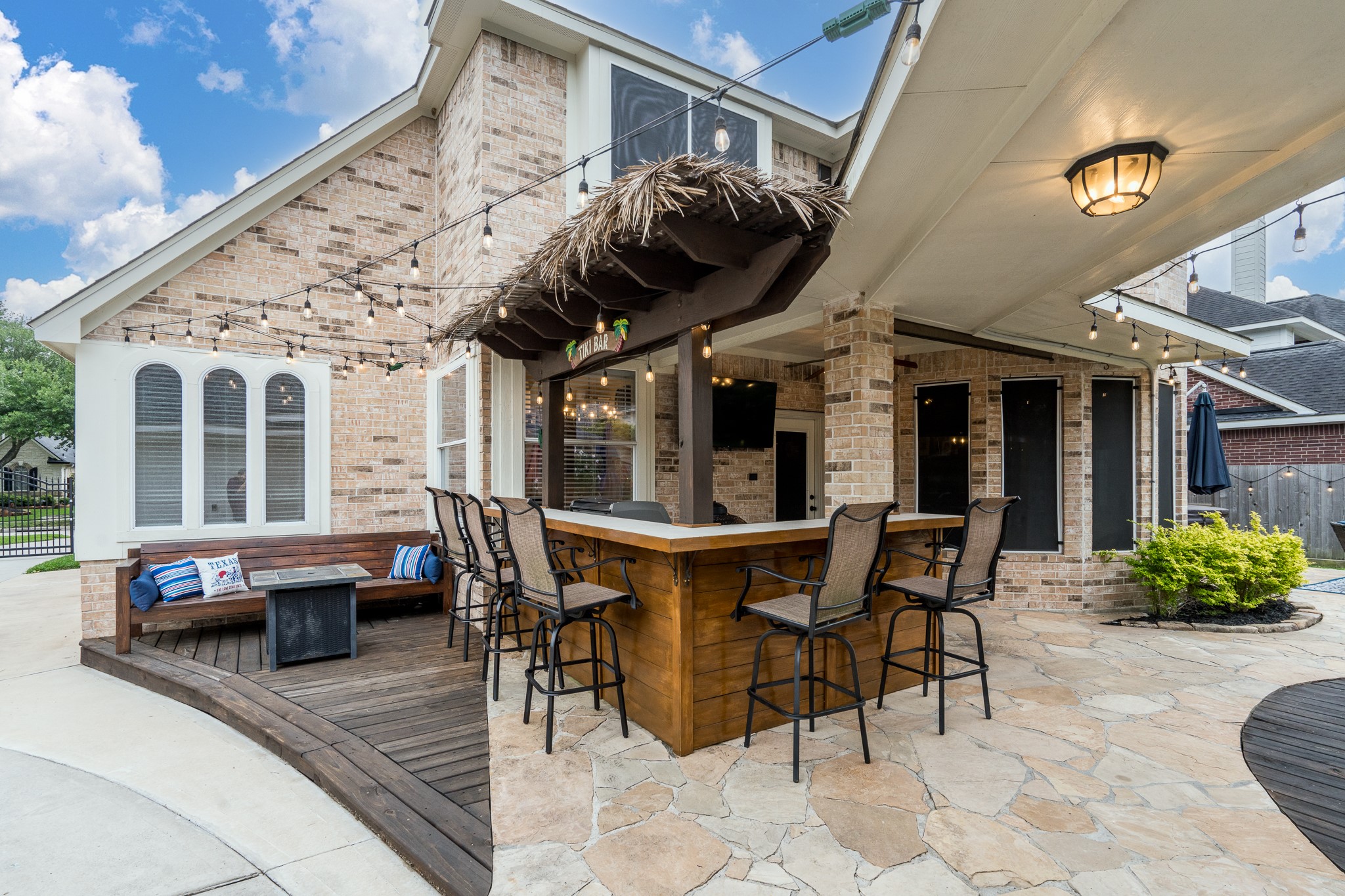 10411 Harnwell Crossing Drive Spring, TX 77379 - Photo 44 of 50 a view of a patio with table and chairs and potted plants