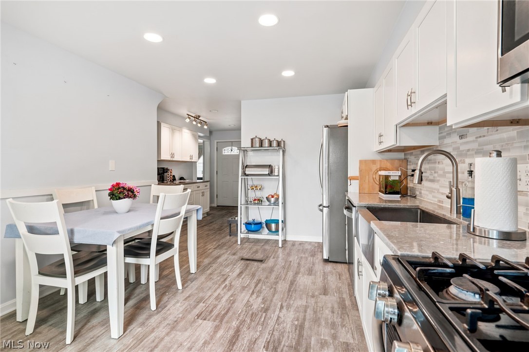1695 Wiltshire Road Akron, OH 44313 - Photo 12 of 42