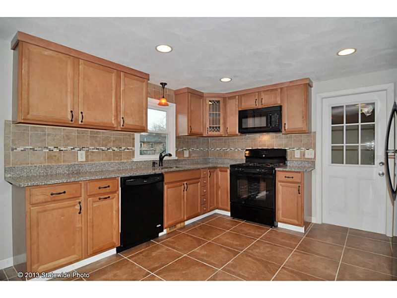22 Anoka Road Warwick, RI 02889 - Photo 18 of 25 Kitchen.