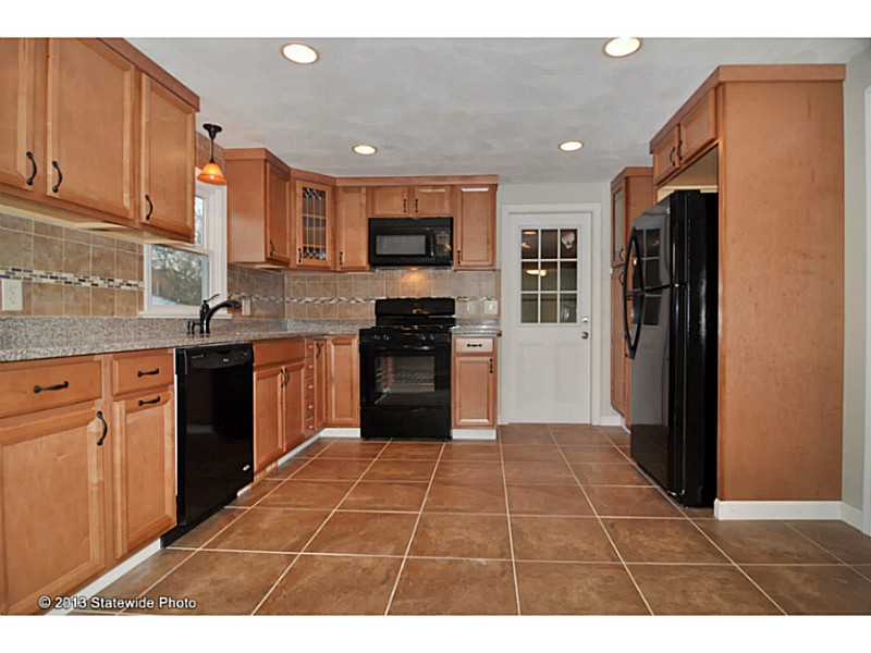 22 Anoka Road Warwick, RI 02889 - Photo 21 of 25 Kitchen.