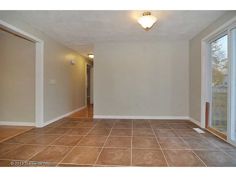 22 Anoka Road Warwick, RI 02889 - Photo 3 of 25 Living Room.