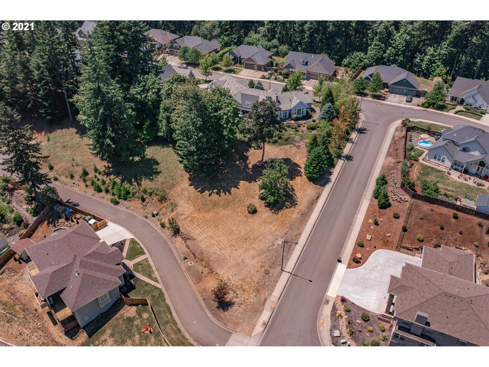 6275 Graystone Loop Springfield, OR 97478 - Photo 4 of 6 an aerial view of a house with a yard