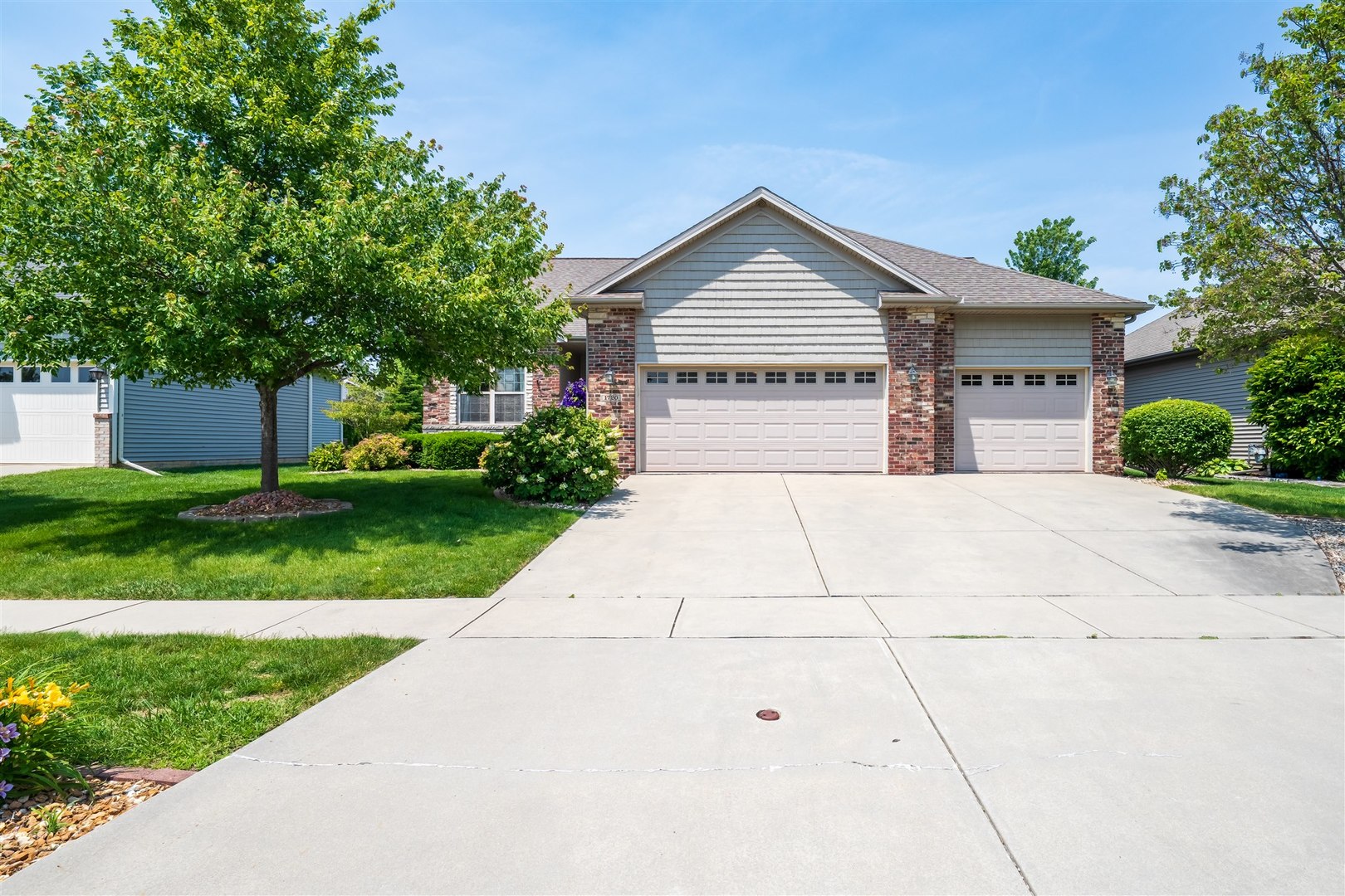 1720 Eide Road Bloomington, IL 61704 - Photo 1 of 35