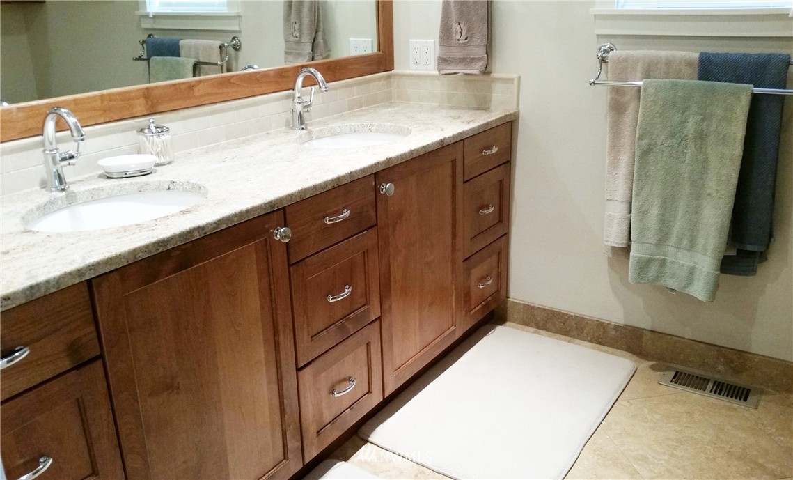 4808 151st Street Southwest Edmonds, WA 98026 - Photo 13 of 24 Gallery Image 13