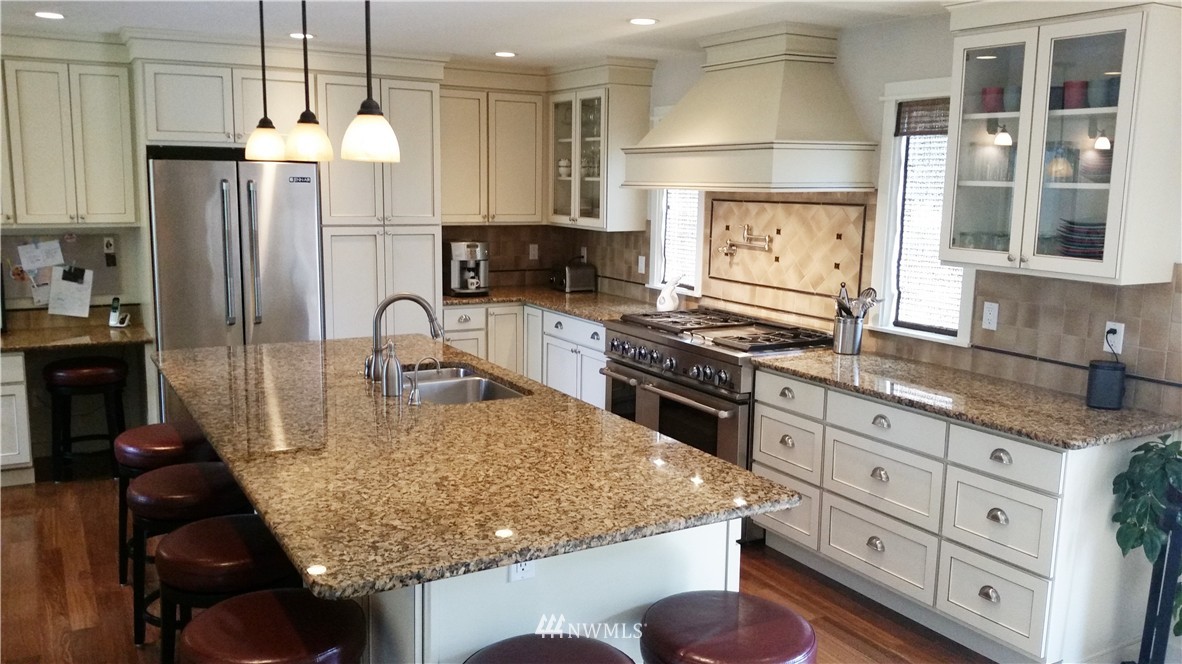 4808 151st Street Southwest Edmonds, WA 98026 - Photo 3 of 24 Gallery Image 3