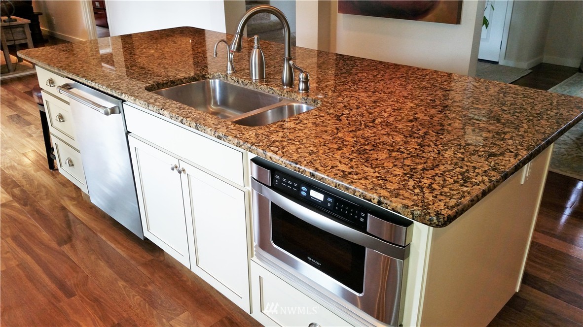 4808 151st Street Southwest Edmonds, WA 98026 - Photo 4 of 24 Gallery Image 4