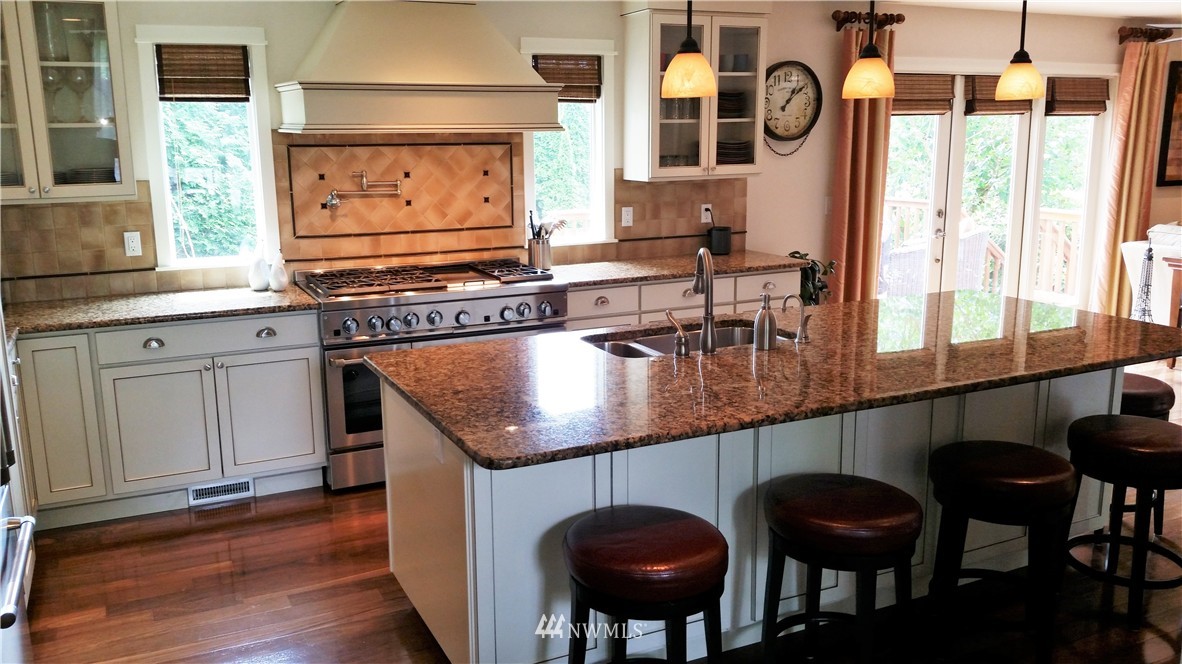 4808 151st Street Southwest Edmonds, WA 98026 - Photo 5 of 24 Gallery Image 5