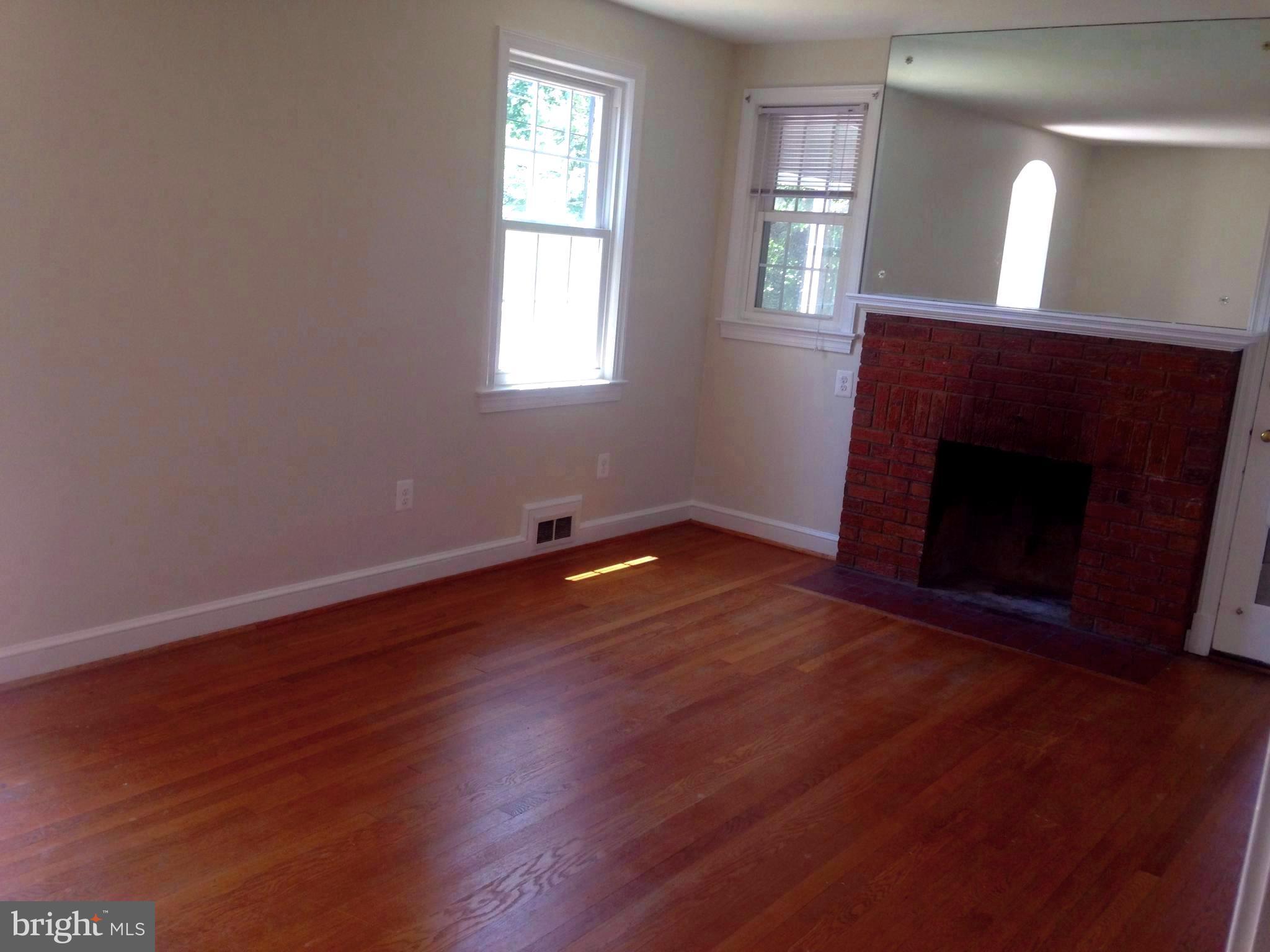 505 Stirling Road Silver Spring, MD 20901 - Photo 3 of 26 Living Room