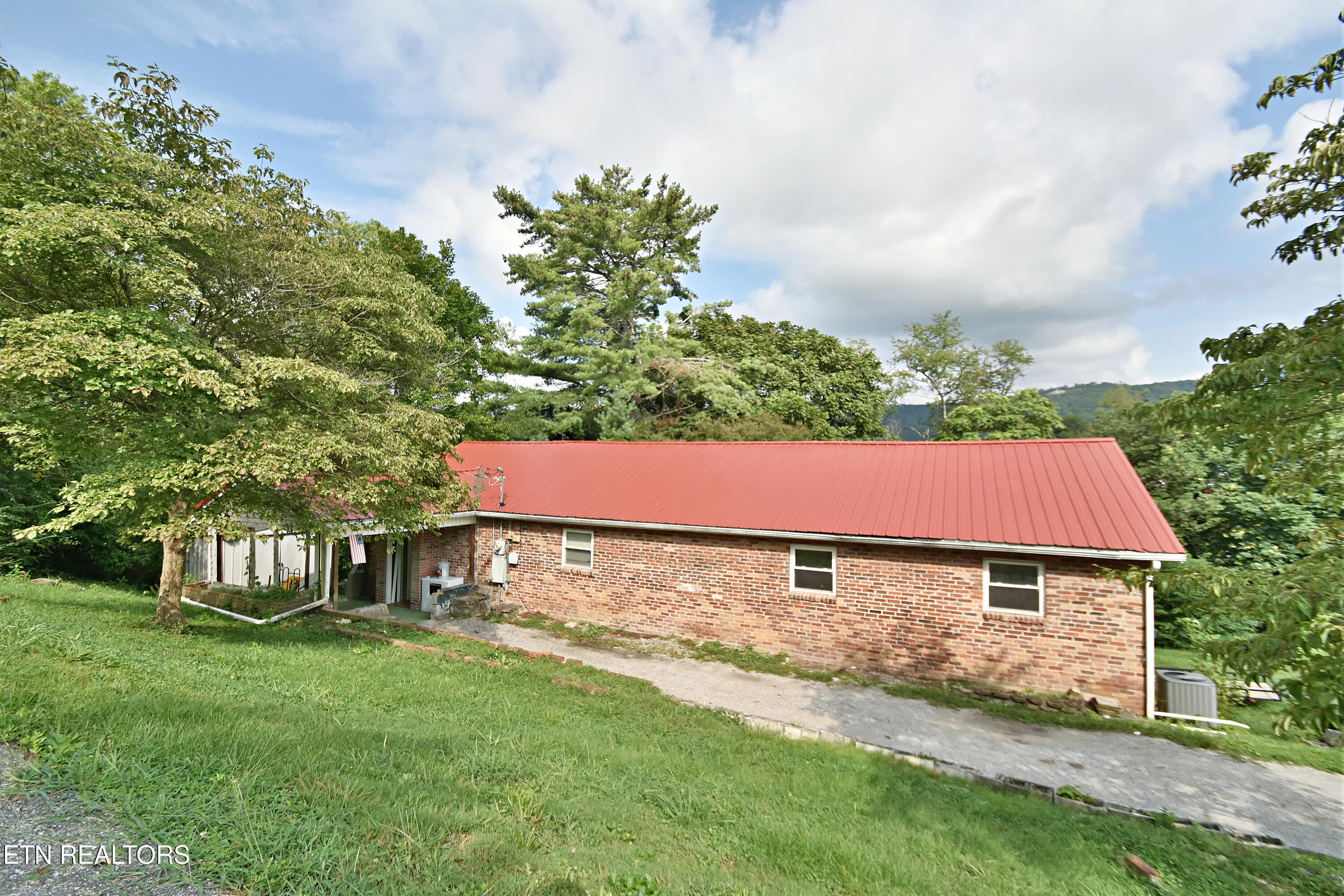 165 Gamble Drive Jacksboro, TN 37757 - Photo 1 of 21 DSC_1894
