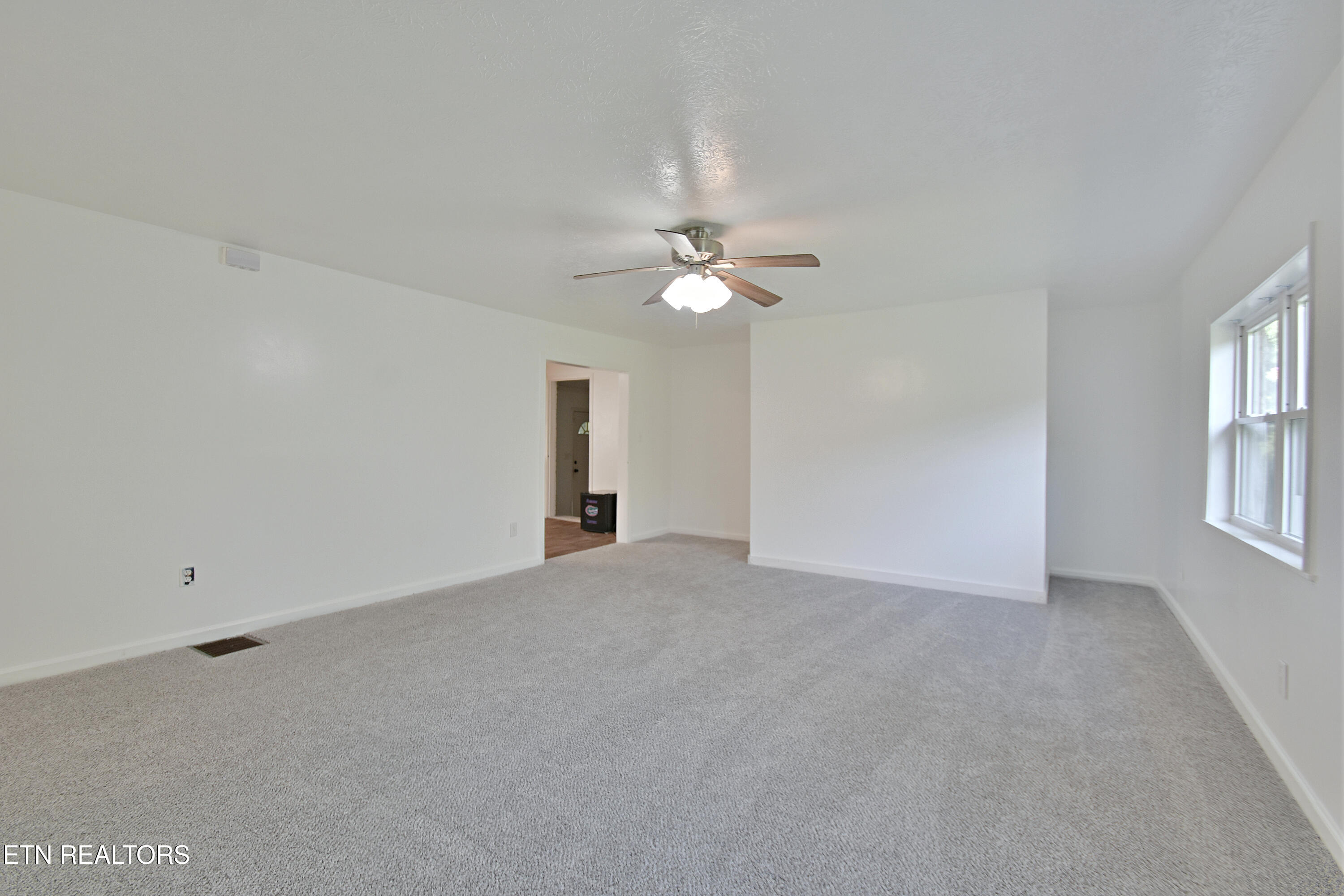 165 Gamble Drive Jacksboro, TN 37757 - Photo 5 of 21 liDSC_1851