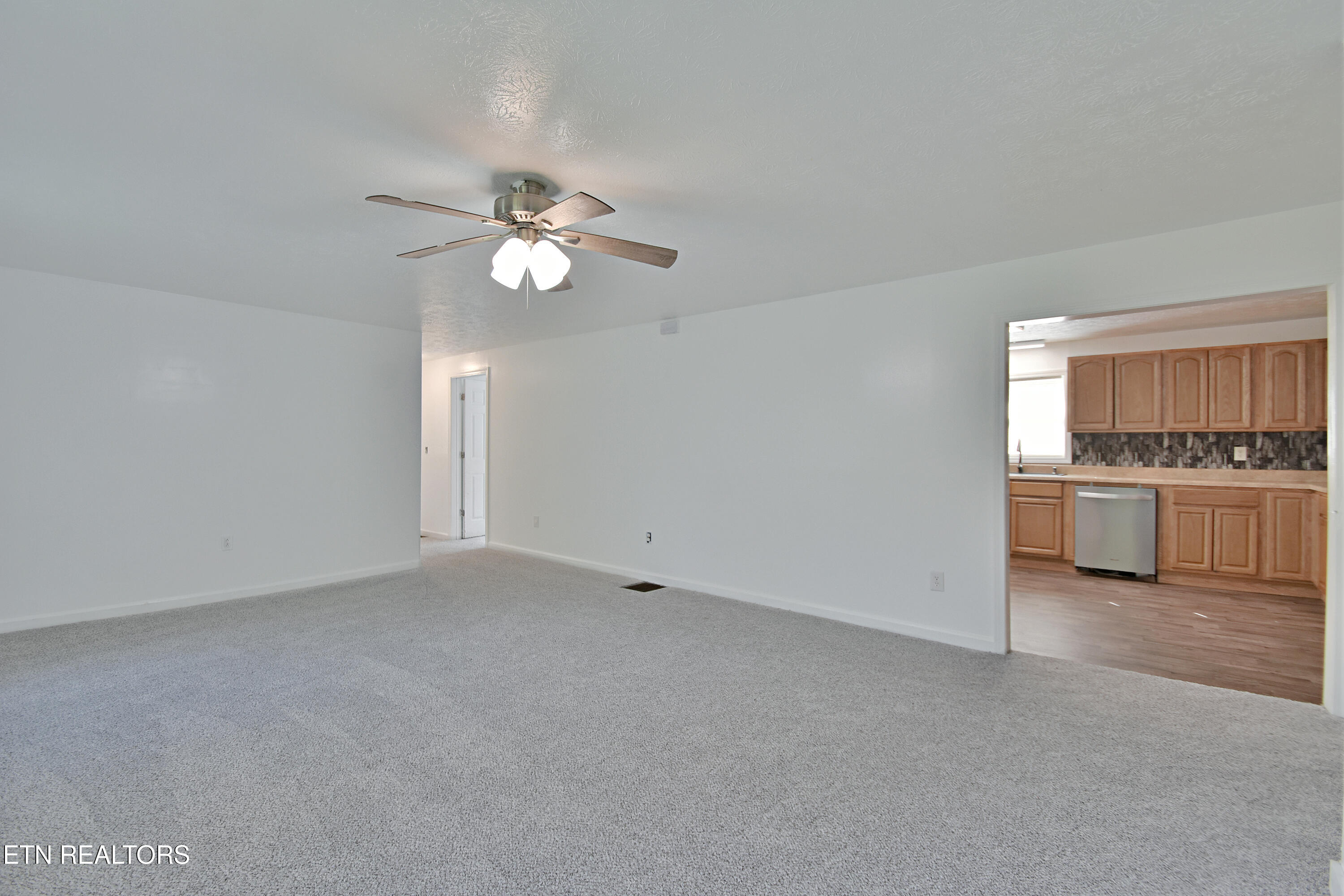 165 Gamble Drive Jacksboro, TN 37757 - Photo 6 of 21 DSC_1855