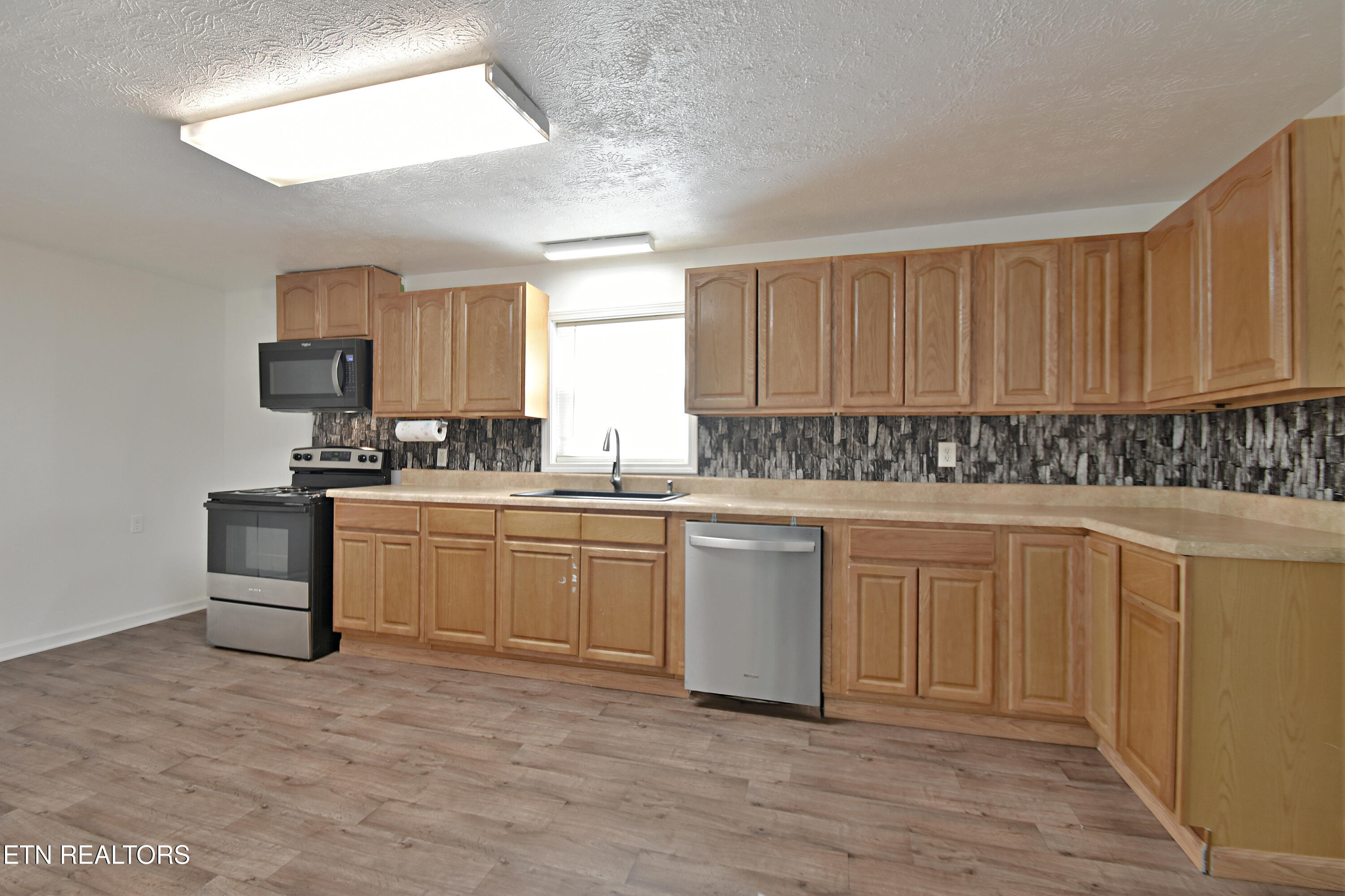 165 Gamble Drive Jacksboro, TN 37757 - Photo 7 of 21 DSC_1778