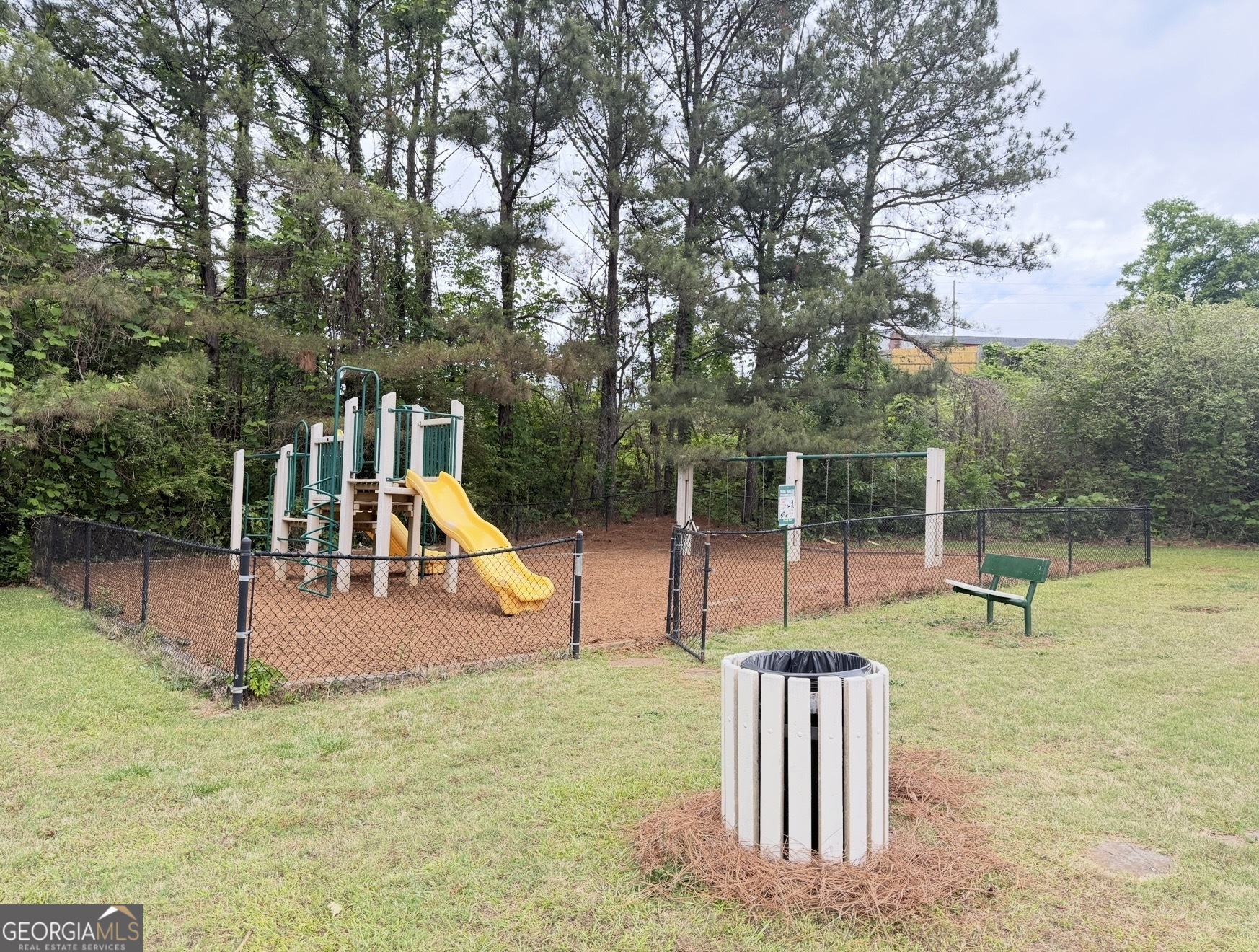 432 WI Parkway Dallas, GA 30132 - Photo 3 of 8 a backyard of a house with entertaining space and entertaining space