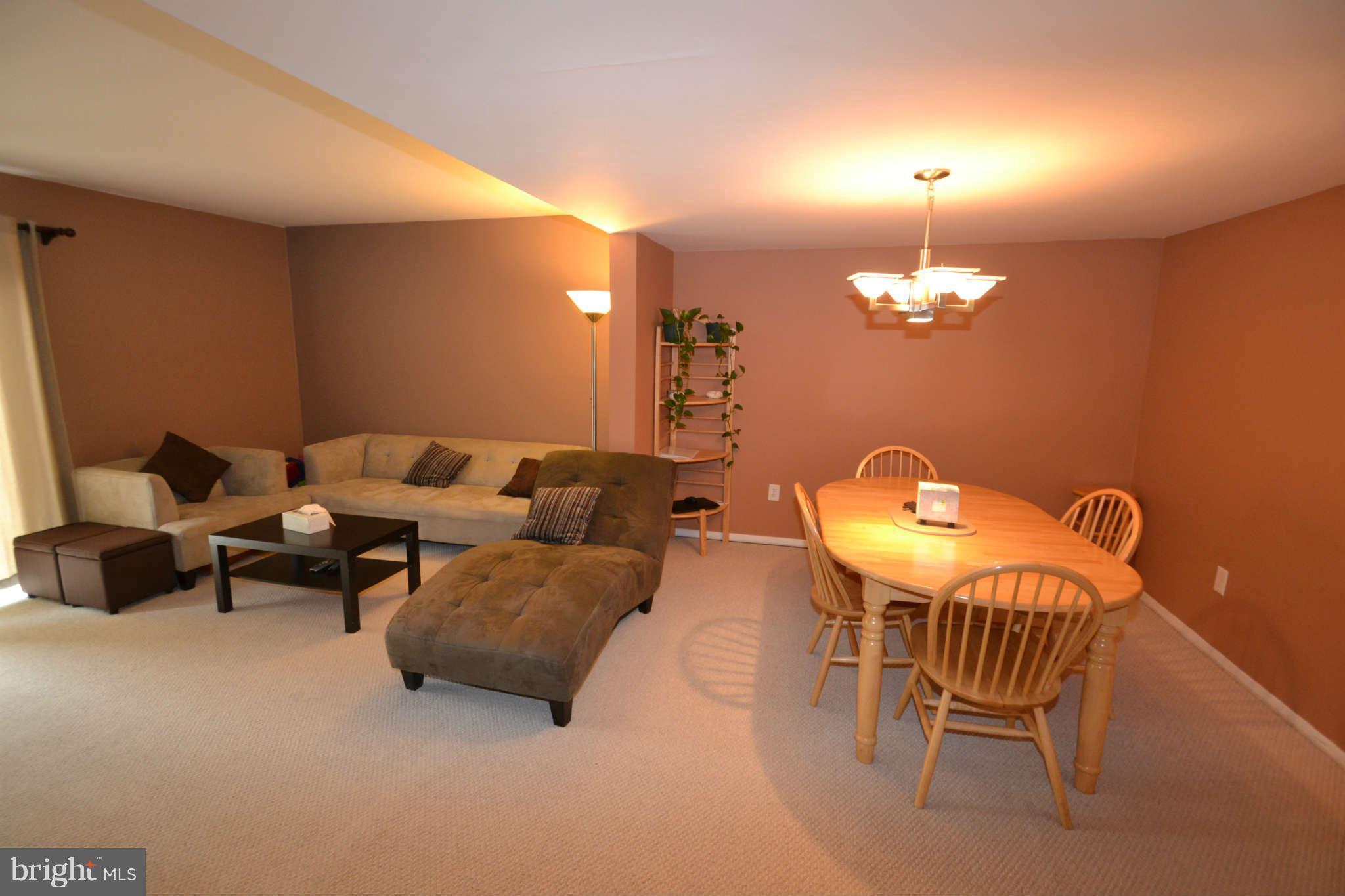 9245 Bellbeck Road Baltimore, MD 21234 - Photo 5 of 23 Family Room