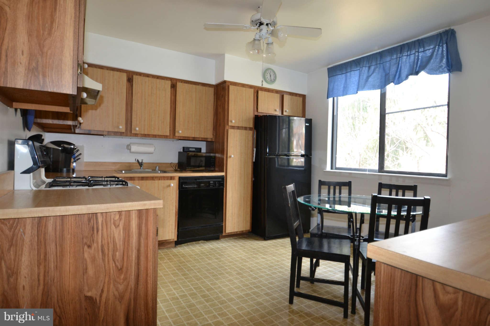 9245 Bellbeck Road Baltimore, MD 21234 - Photo 7 of 23 Kitchen