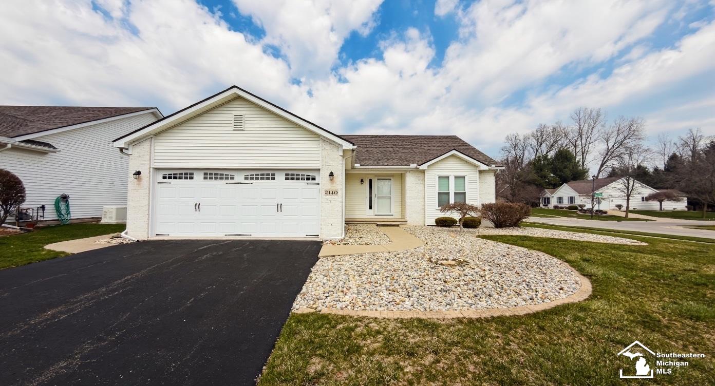 2140 Delaware Lane Temperance, MI 48182 - Photo 2 of 26