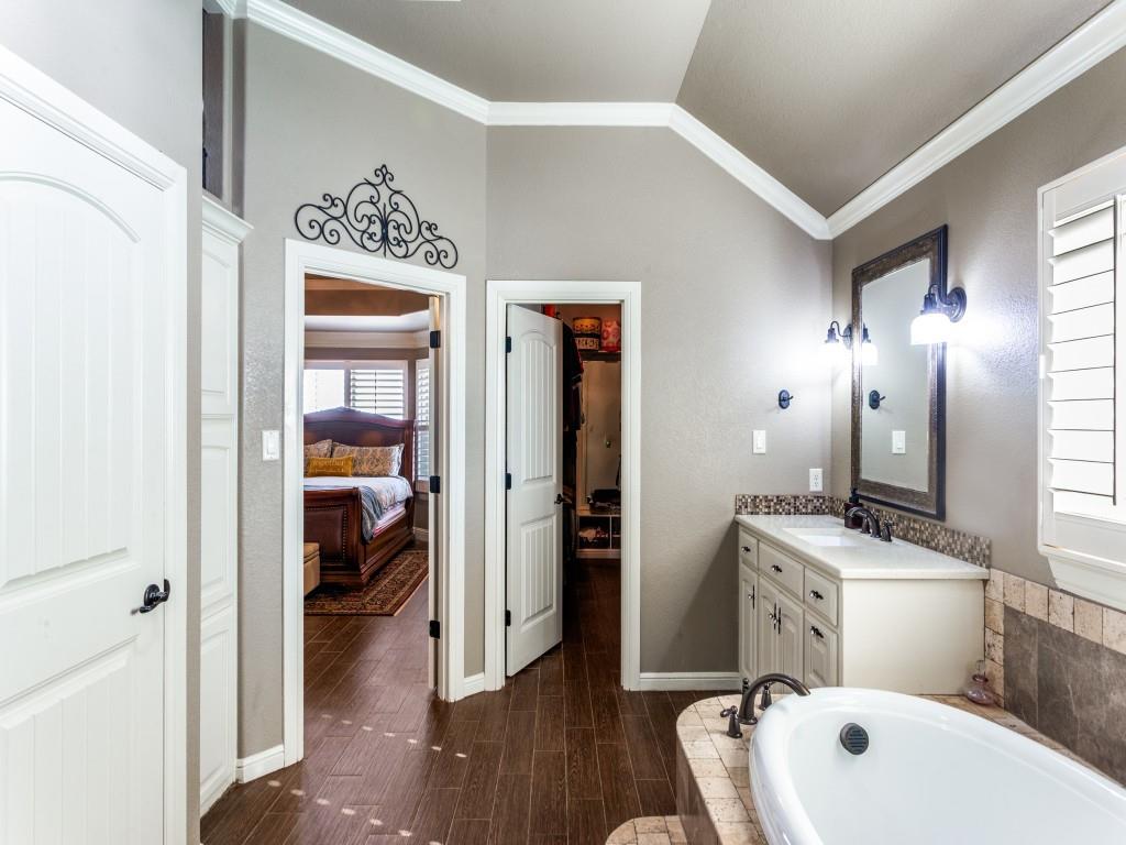 259 Hidden Creek Road Cresson, TX 76035 - Photo 19 of 28 Full bath featuring crown molding, vanity, lofted ceiling, connected bathroom, and a garden tub