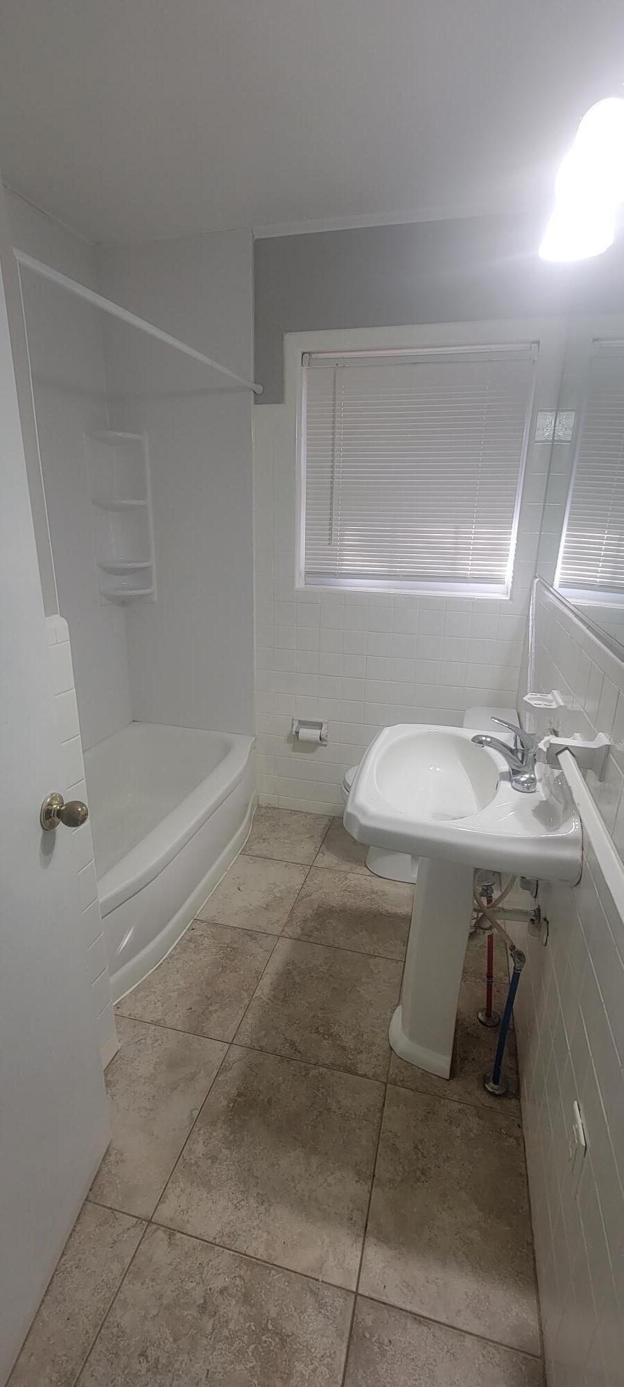 2404 Hiawassee Road Augusta, GA 30904 - Photo 11 of 13 Bath