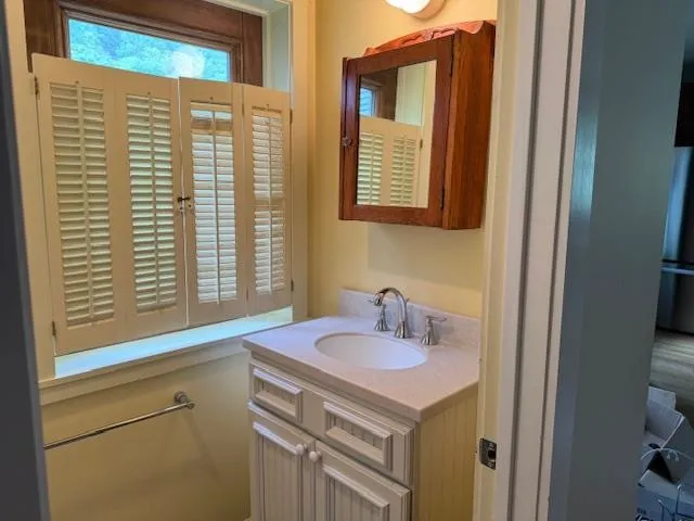 $895,000 | 565 Main Street, Warren, VT 05674