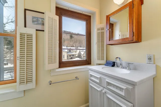 $820,000 | 565 Main Street, Warren, VT 05674