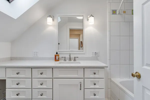 $820,000 | 565 Main Street, Warren, VT 05674