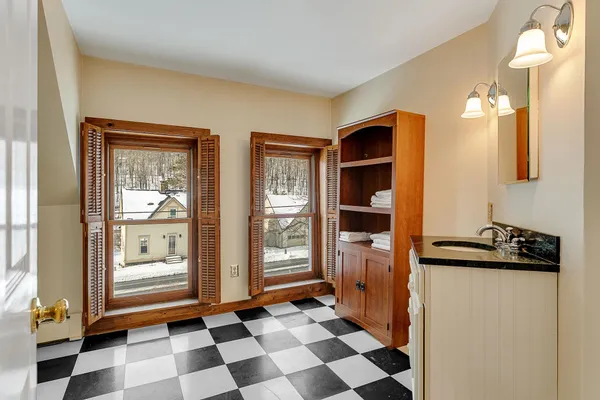 $820,000 | 565 Main Street, Warren, VT 05674
