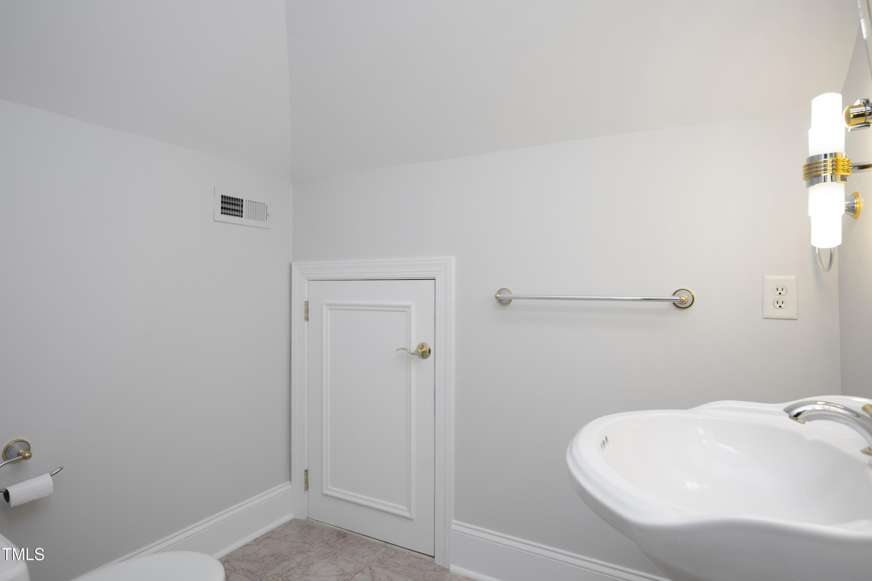 9820 Debnam Road Zebulon, NC 27597 - Photo 53 of 68 a bathroom with a white toilet