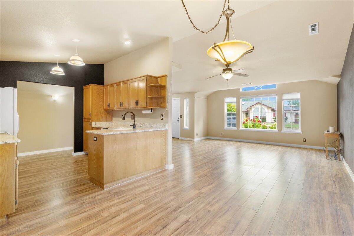 643 Southwest Leonard Street Grants Pass, OR 97526 - Photo 12 of 35 11 Dining Room w Kitchen