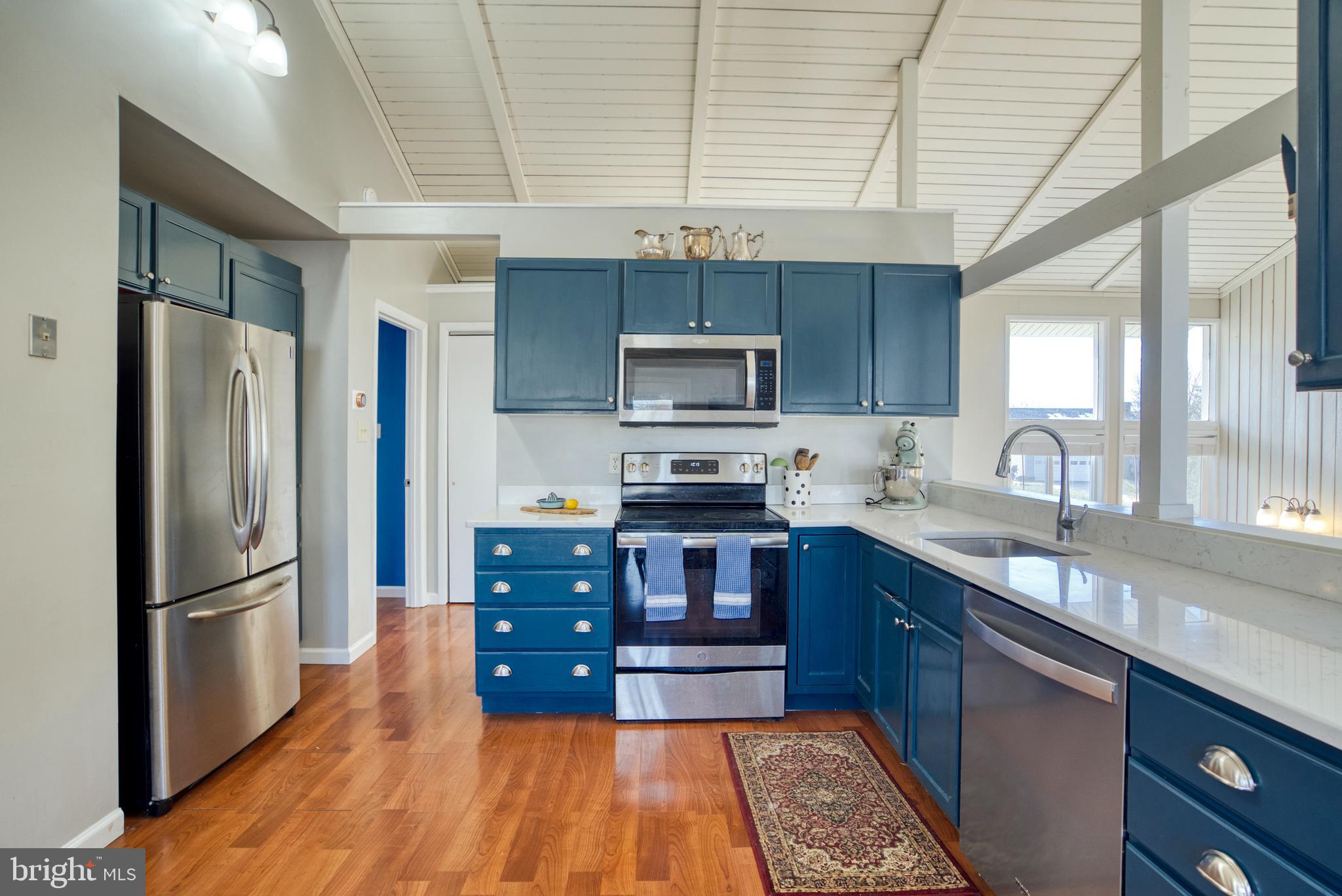 172 Magnolia Road Sterling, VA 20164 - Photo 3 of 32 Gallery Image 3