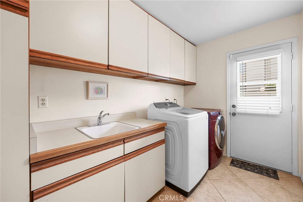 1657 Southport Drive Riverside, CA 92506 - Photo 19 of 41 LAUNDRY ROOM