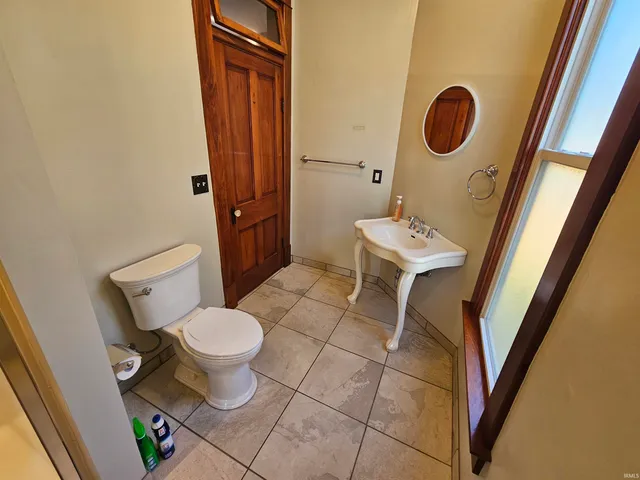 $187,500 | 718 Buntin Street, Vincennes, IN 47591