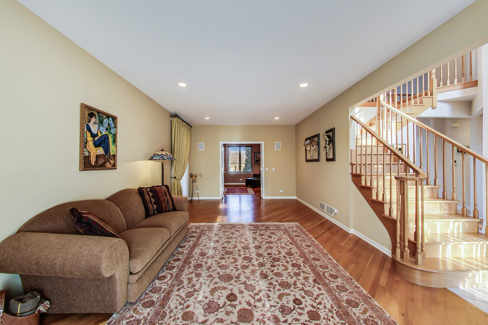 791 Endicott Road Highwood, IL 60040 - Photo 4 of 25 a living room with furniture and a rug