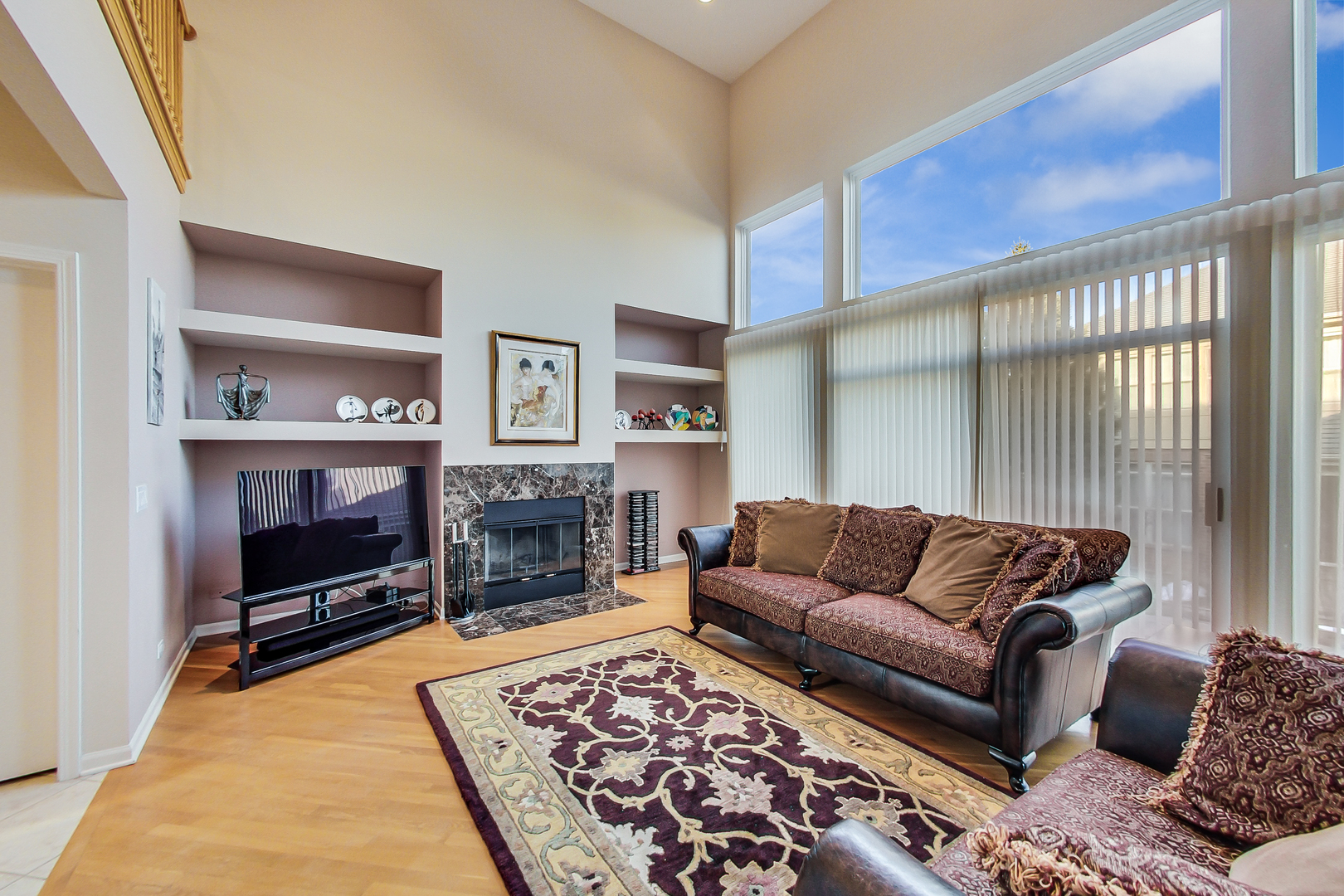 791 Endicott Road Highwood, IL 60040 - Photo 10 of 25 a living room with furniture and a fireplace