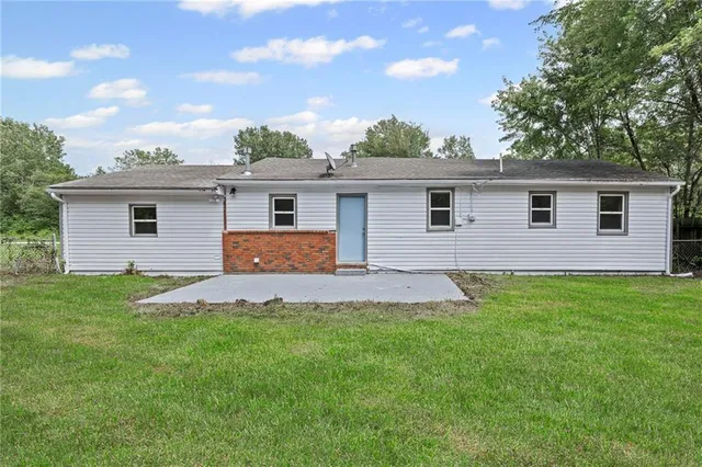 $225,000 | 18714 South Lakeside Lane, Belton, MO 64012