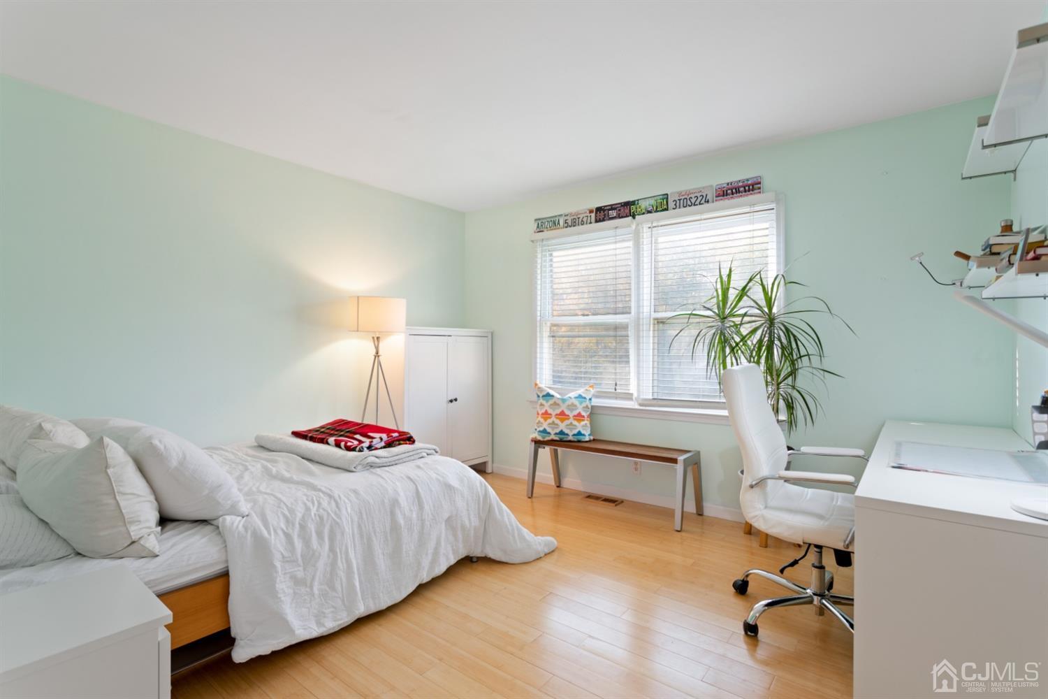 3 Rider Place West Windsor, NJ 08550 - Photo 20 of 33 a bedroom with a bed and a table