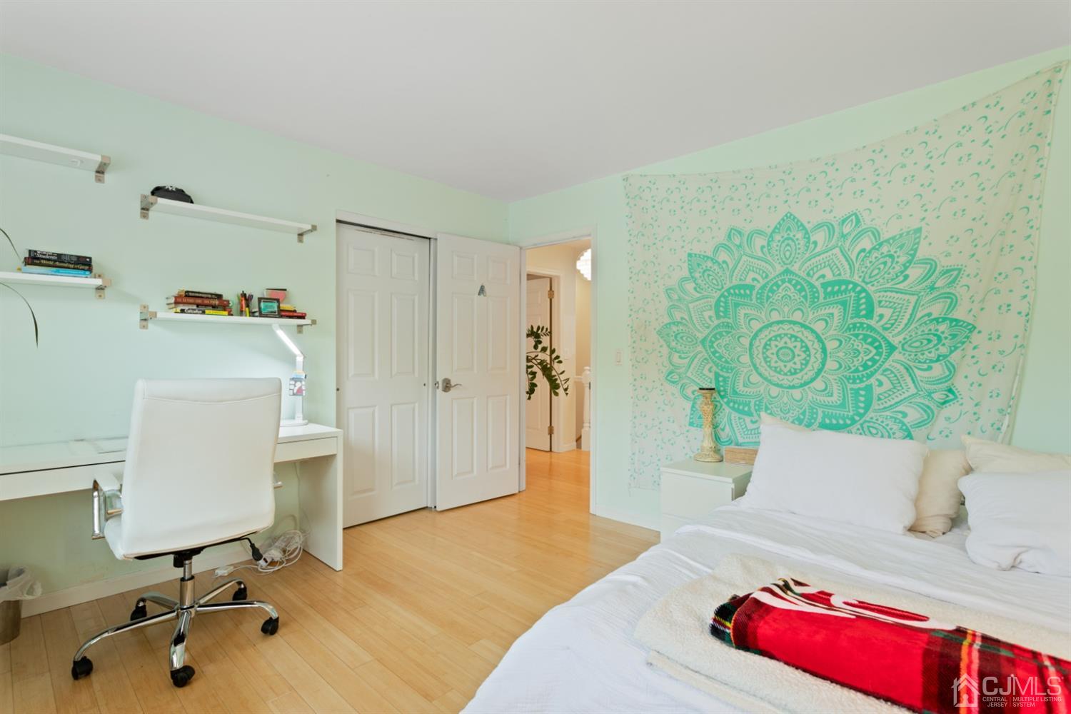3 Rider Place West Windsor, NJ 08550 - Photo 21 of 33 a bedroom with a workspace