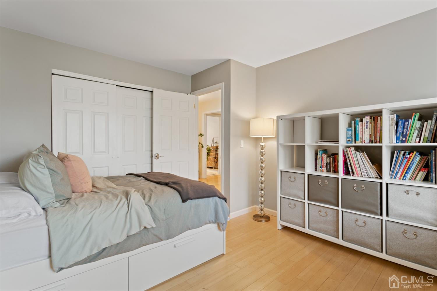 3 Rider Place West Windsor, NJ 08550 - Photo 23 of 33 a bedroom with a bed and a book shelf