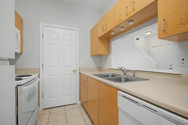 $159,900 | 2403 Hartsfield Road, Unit 401, Tallahassee, FL 32303