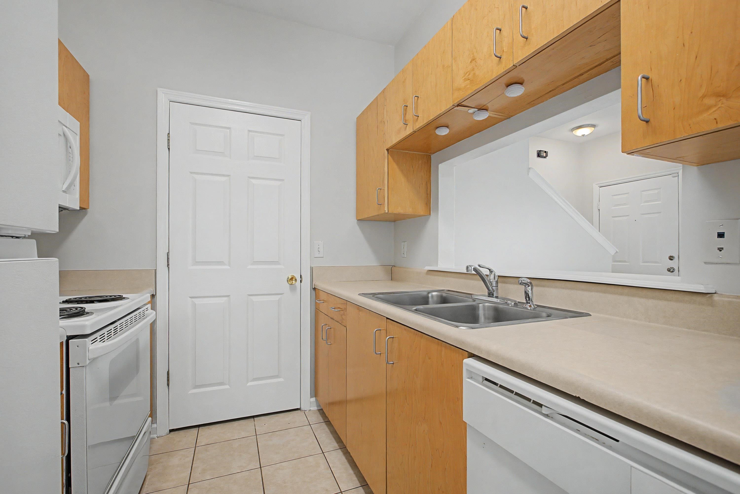 2403 Hartsfield Road, Unit 401 Tallahassee, FL 32303 - Photo 16 of 45