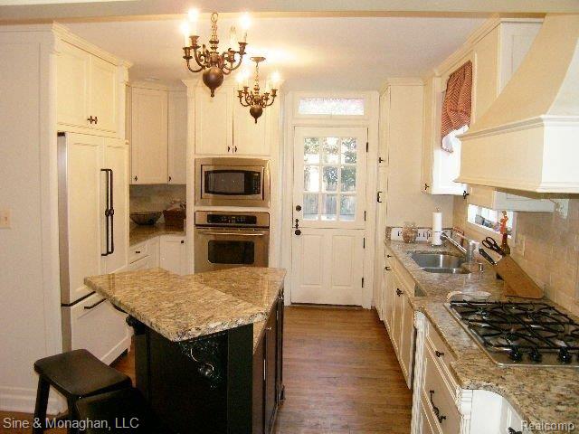 576 Washington Road Grosse Pointe, MI 48230 - Photo 6 of 14 P1010034.JPG