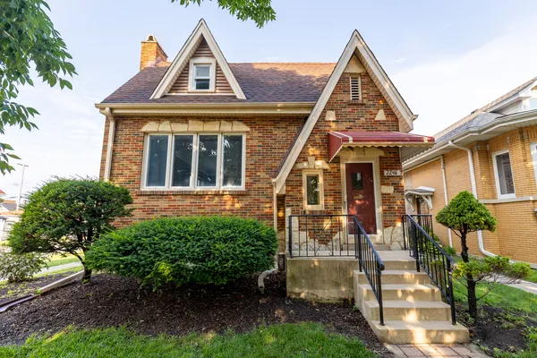 $344,999 | 2246 Clinton Avenue, Berwyn, IL 60402