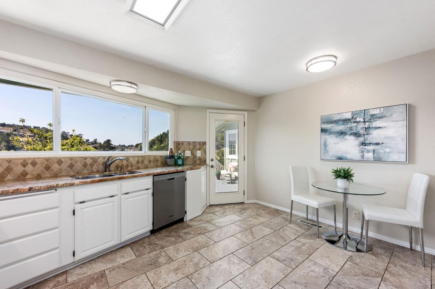 1063 Glacier Avenue Pacifica, CA 94044 - Photo 18 of 63